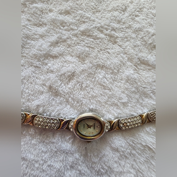 Vtg Avon Women’s Quartz Watch with Rhinestone Bracelet–Gold & Silver Tone Works - Picture 1 of 8